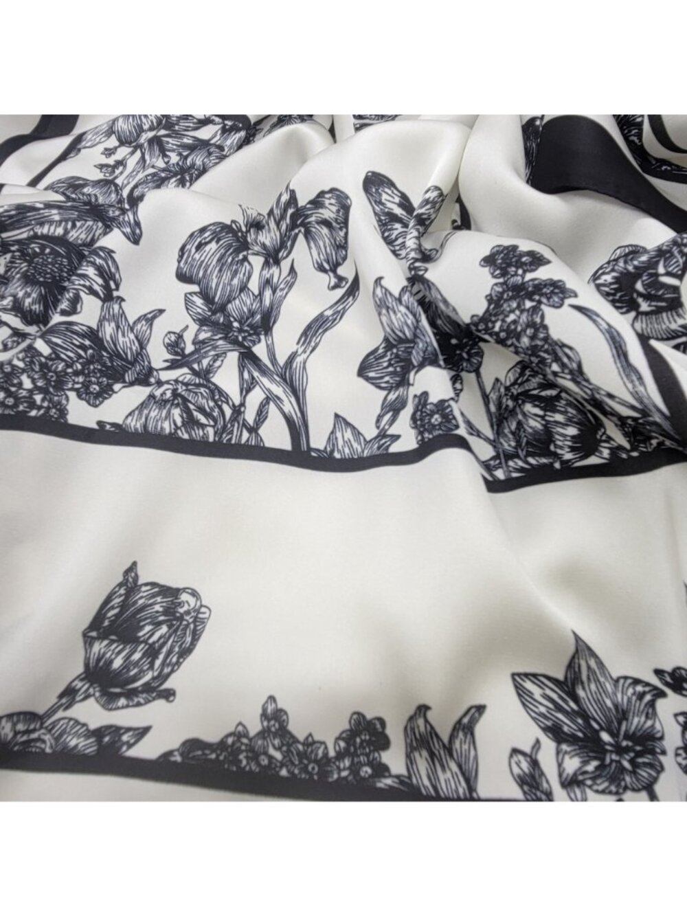 ✨✨Elegant Bandana Square Scarf Silky Satin Soft BLACK WHITE Neck Scarfs Headwrap - Picture 4 of 7